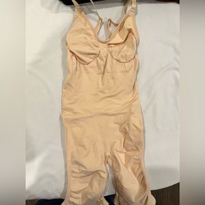 Skims shapewear body suit